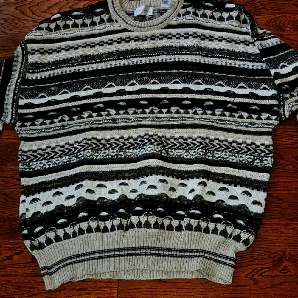 Mens European Sweater. Size Large. 52% Cotton 48% Acrilic. Madevin BULGARIA.